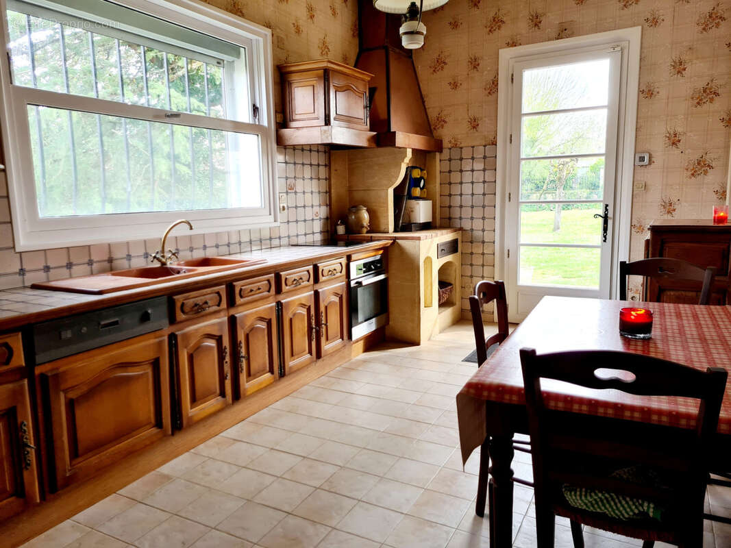 Maison à SAINT-MEDARD-DE-GUIZIERES