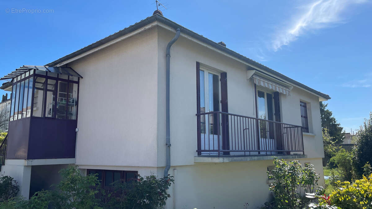 Maison à LA CHAPELLE-SAINT-LUC