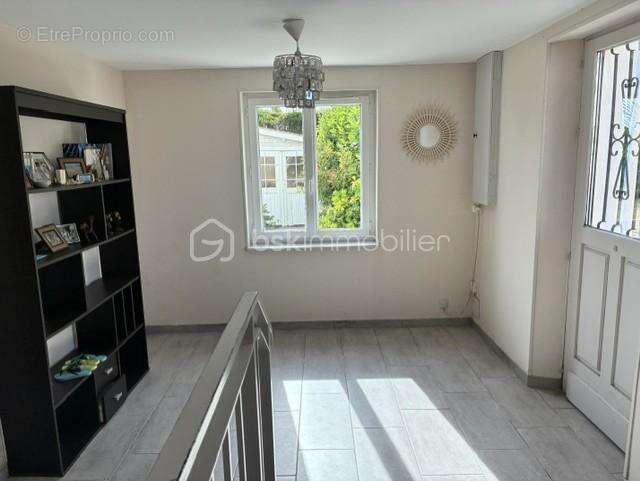 Maison individuelle avec étage,114m2 habitable, 3 chambres, avec piscine, terrain de 637m2 - photo 4