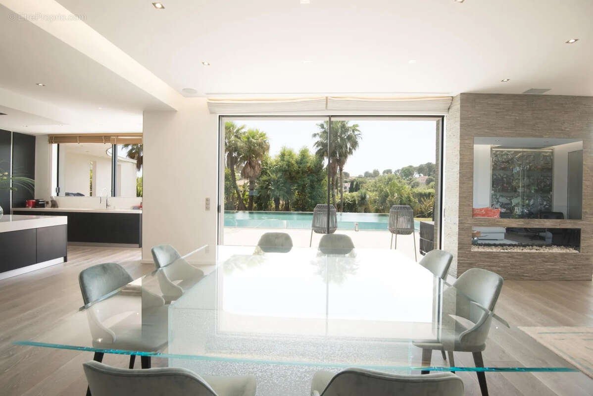 Maison à ROQUEFORT-LES-PINS