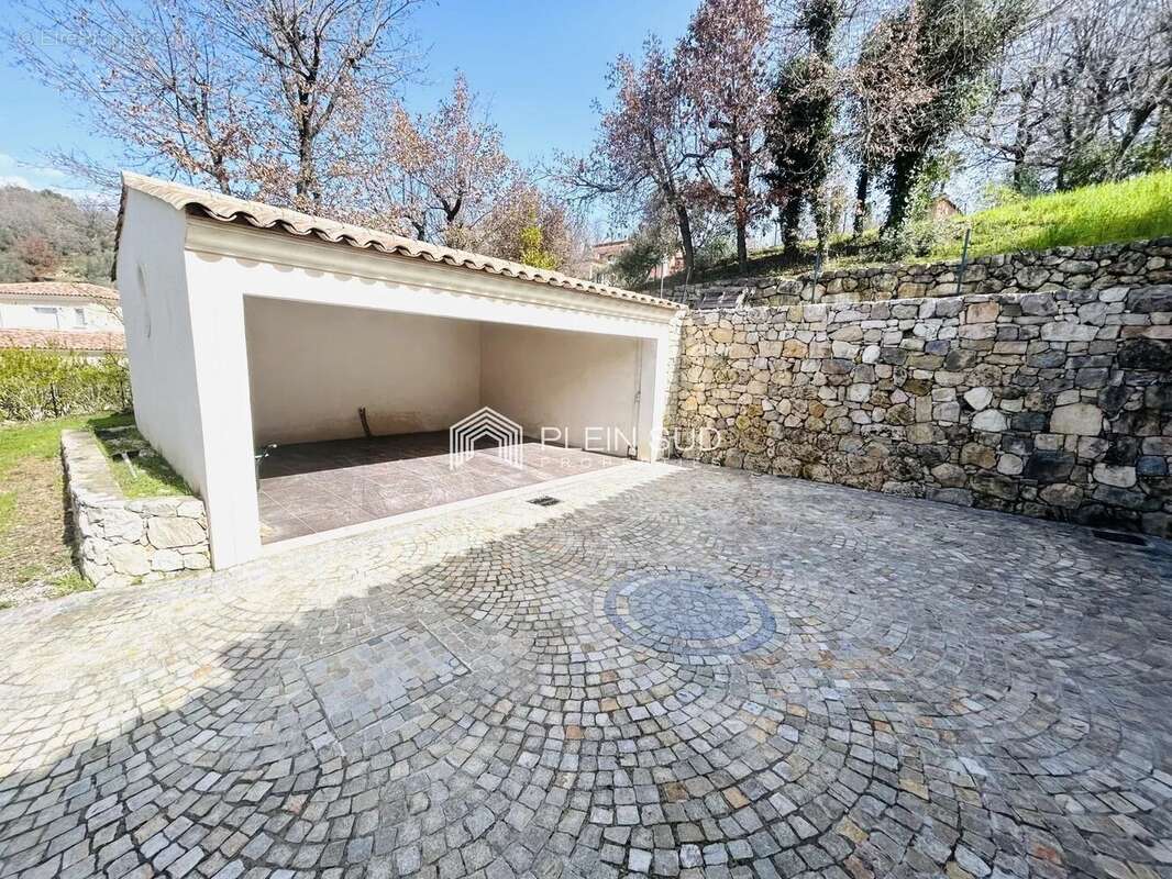 Maison à VALBONNE