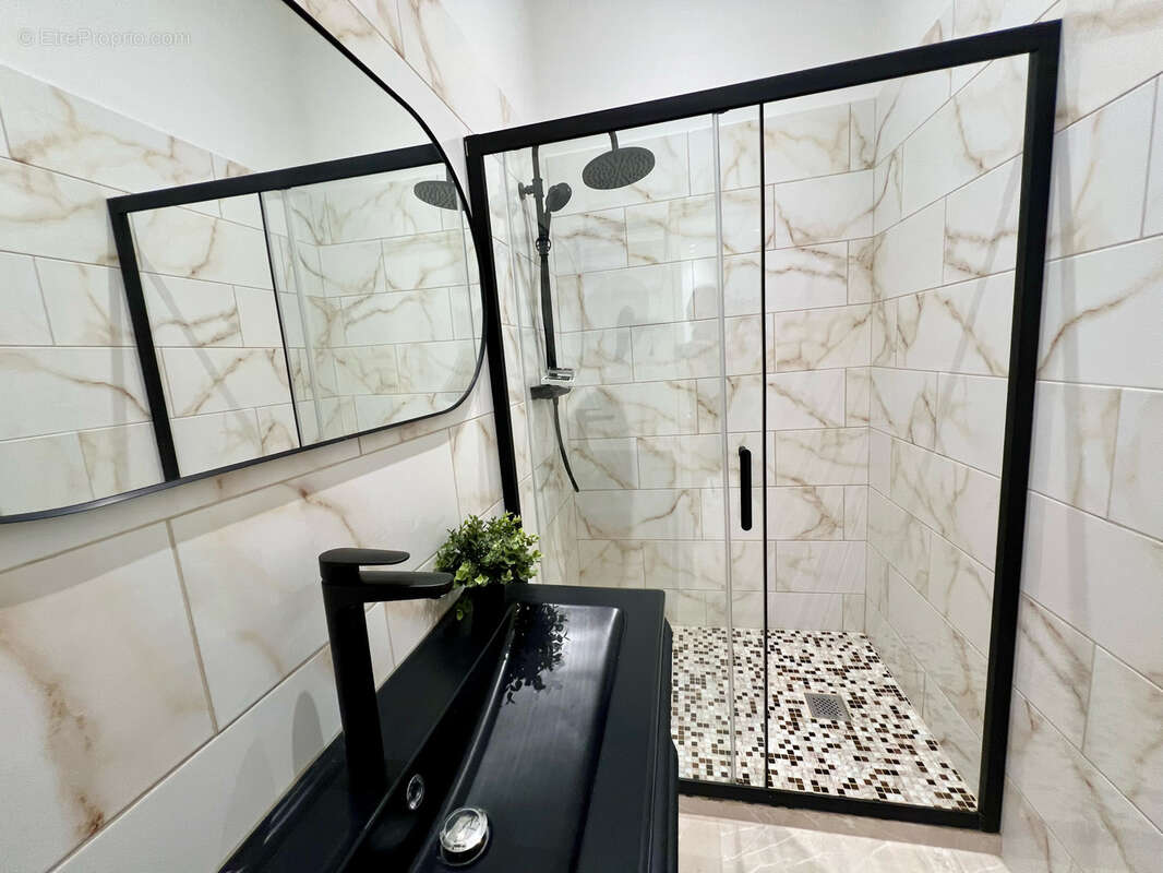 Cannes proche centre t4 refait a neuf 73m2 sud ouest salon de 32m2 13,25 % renta possible - photo 4
