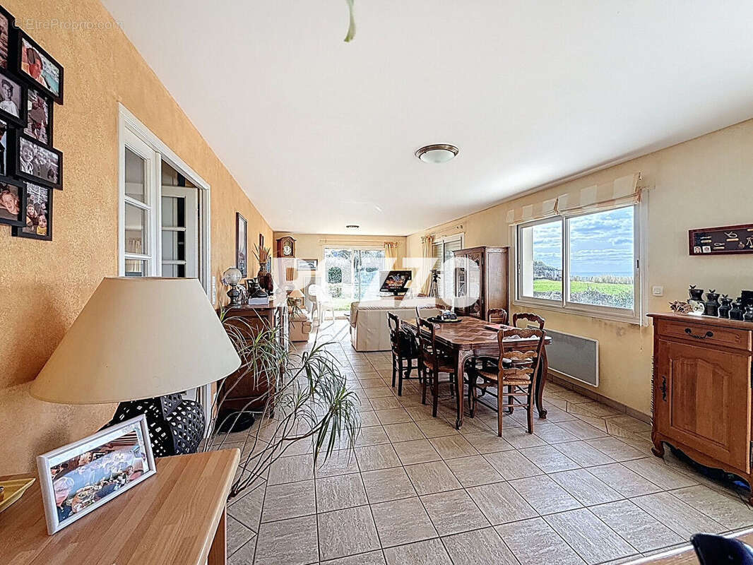 Appartement à JULLOUVILLE