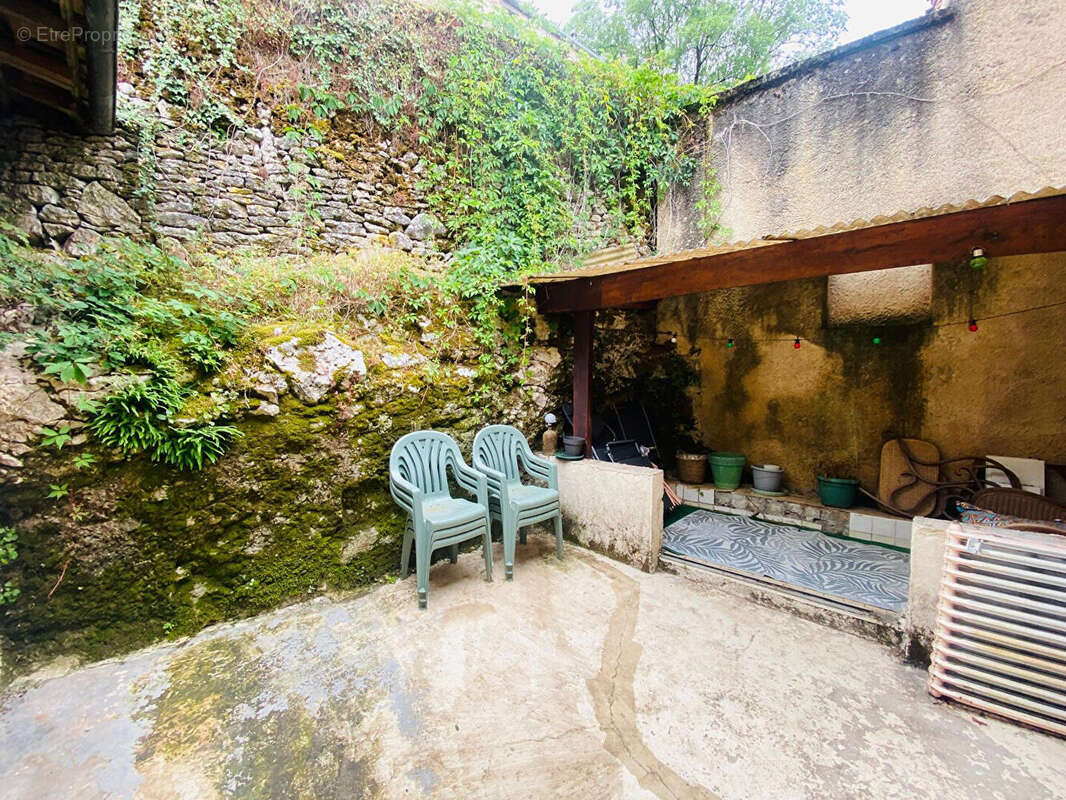 Maison familiale mitoyenne 165 m², 5 chambres, Proche Cahors - photo 12