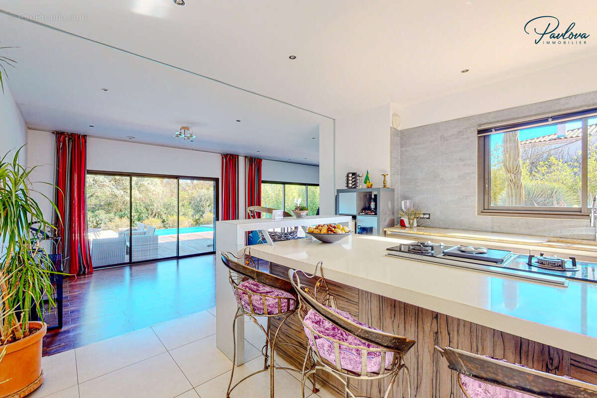 Maison à VAILHAUQUES