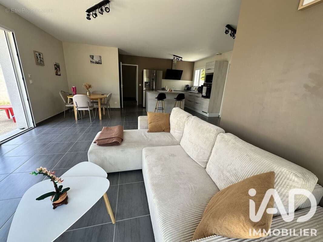 Maison 89 m² à Vouneuil-Sous-Biard  - photo 5
