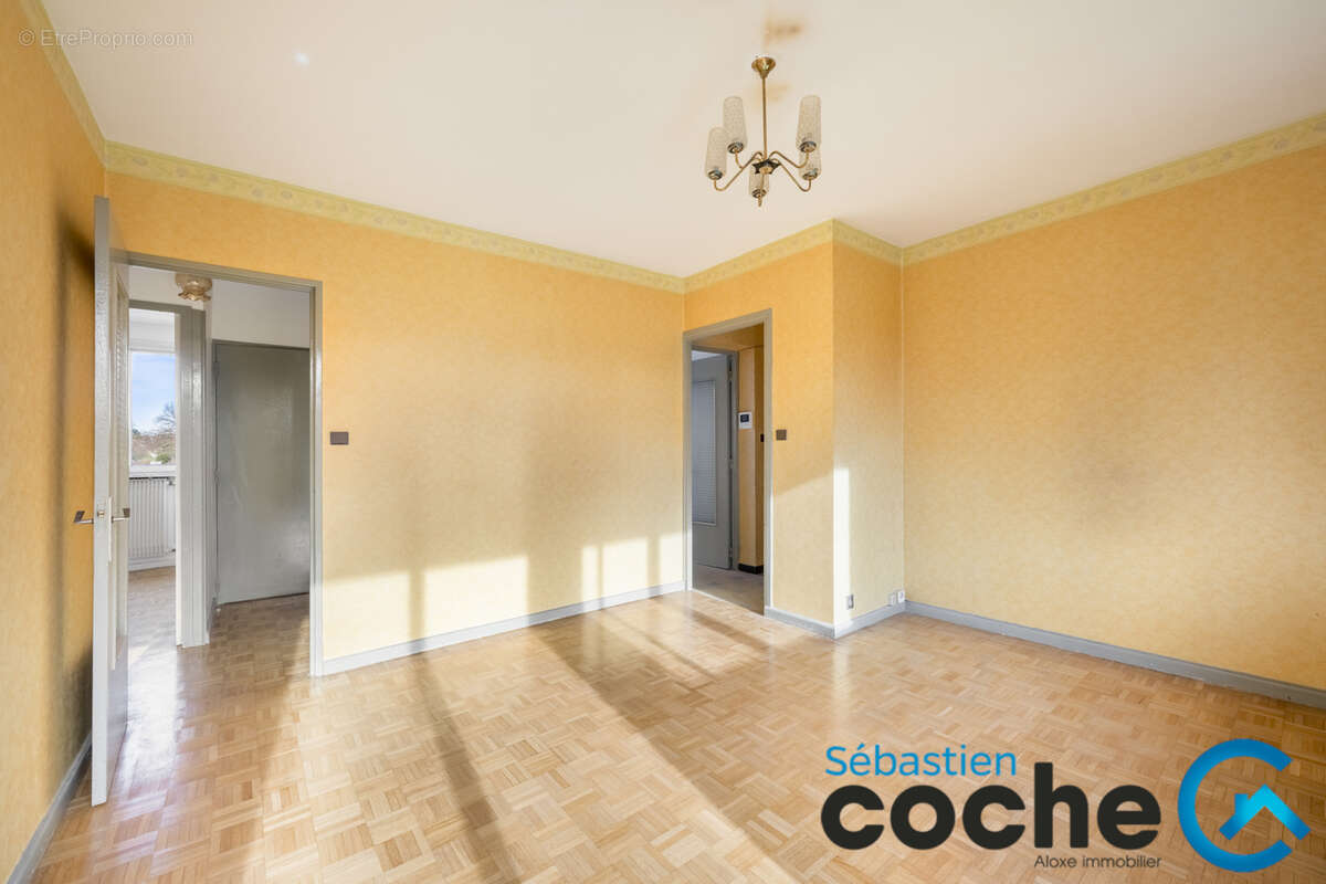 Appartement à SAINT-GENIS-LAVAL