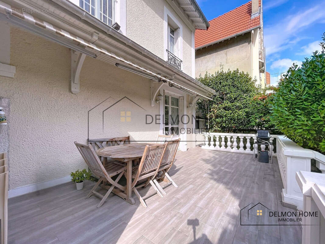 Maison à COURBEVOIE