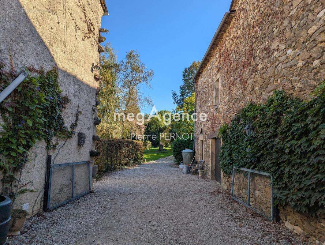 Maison à SAINT-MARTIN-LAGUEPIE