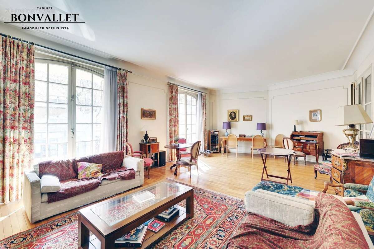 Appartement à PARIS-15E