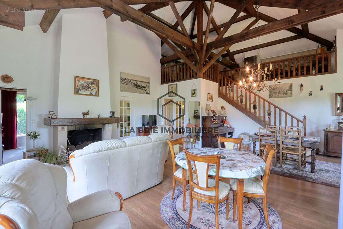 Maison à VILLECRESNES