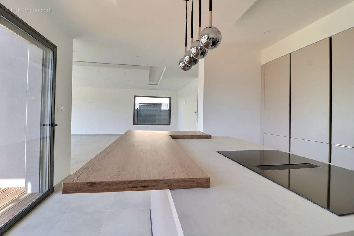 Maison à SAINT-BRES