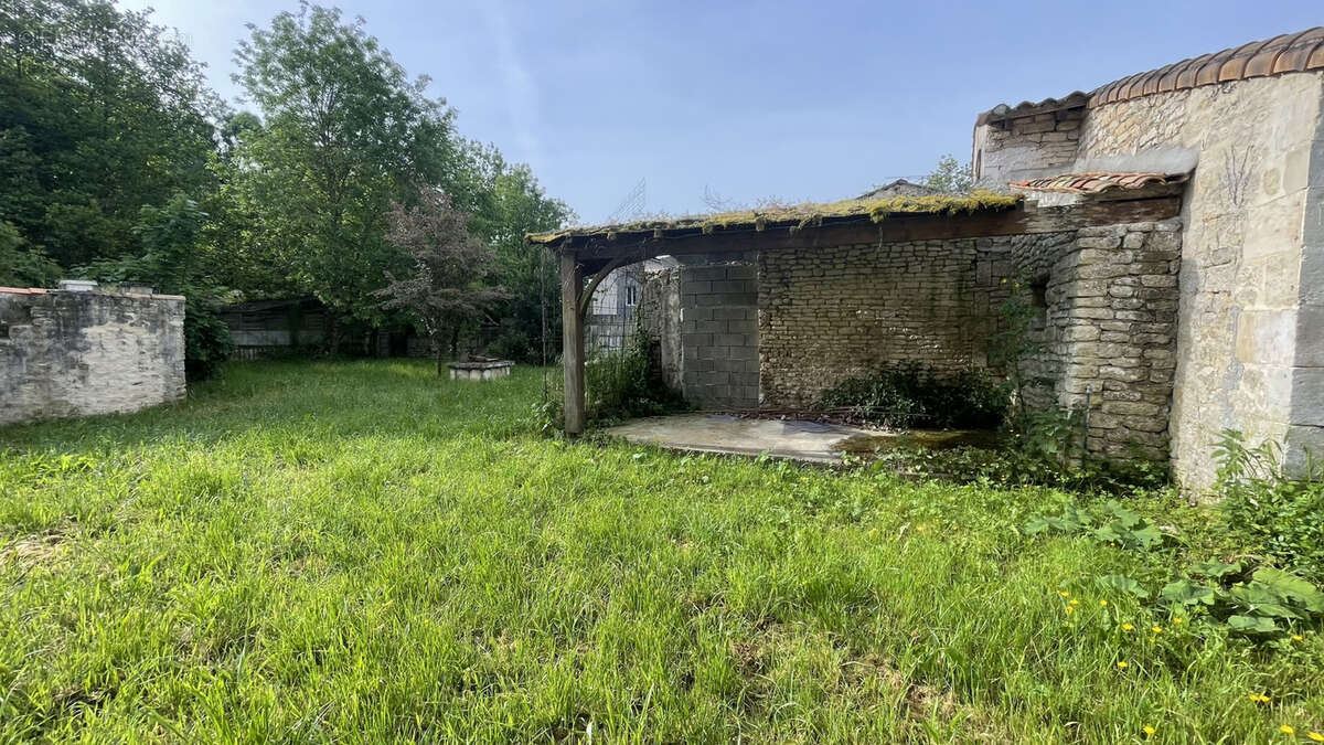 Maison à MAGNE