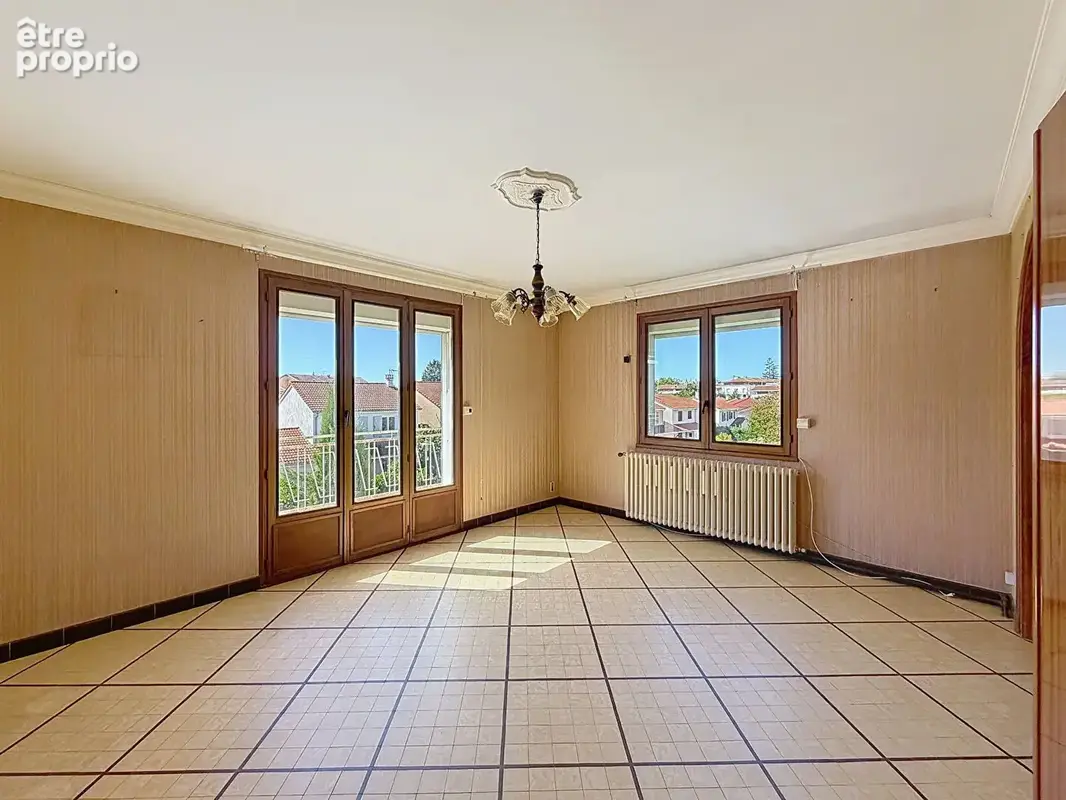GENAS centre Maison 7P de 138m² Terrain 770m² - photo 4