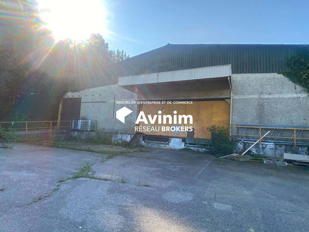 Commerce à NEAUFLES-SAINT-MARTIN