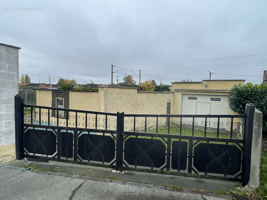 Maison à OSTRICOURT