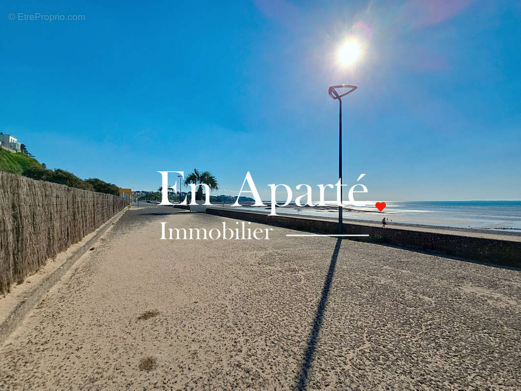 Appartement à DONVILLE-LES-BAINS