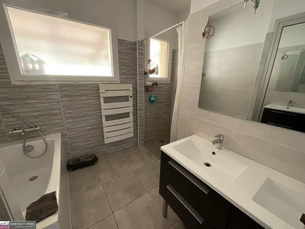 Beau potententiel !!! Pour cette lumineuse villa T4 offrant 92 m² + véranda de 37 m² + apt T2 de 50 m²  4 faces sur 1 069 m² ave - photo 19