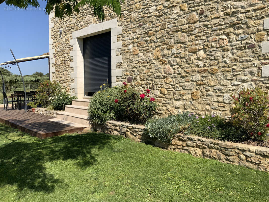 Bastide récente dans village tous commerces. - photo 3