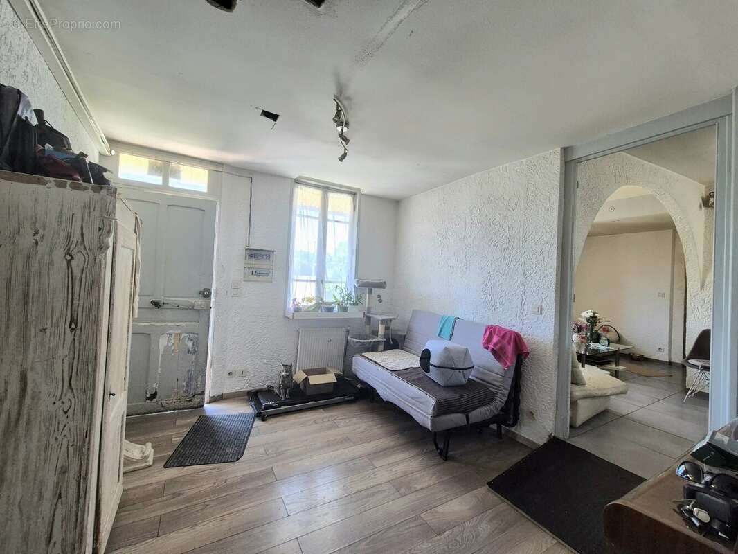Cagnes-sur-mer - propriété de 2 maisons - terrain plat de 2 400 m² - photo 5