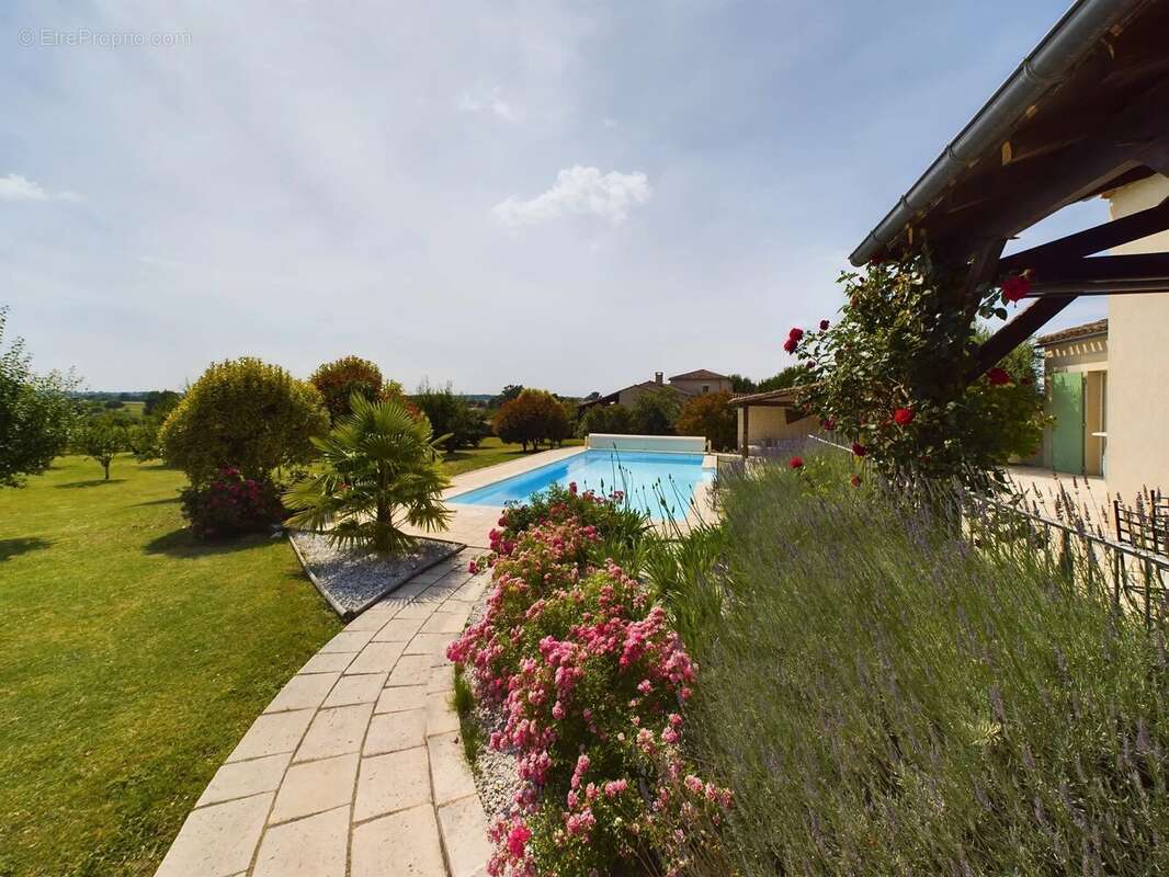 Superbe villa avec piscine sur le domaine du prestigieux Château des Vigiers Golf and Country Club - photo 23