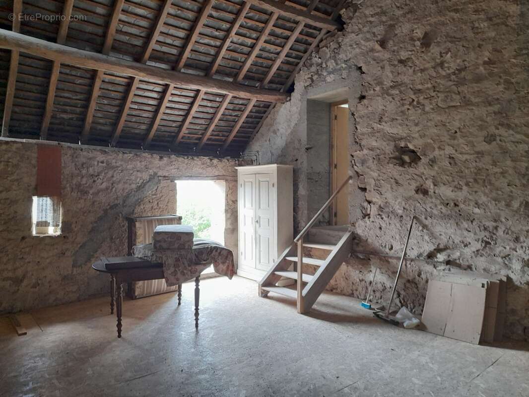 Maison à Cussy en Morvan  de 136 m2 - 8 pièces - diverses dépendances - terrain 1182 m2 - photo 13