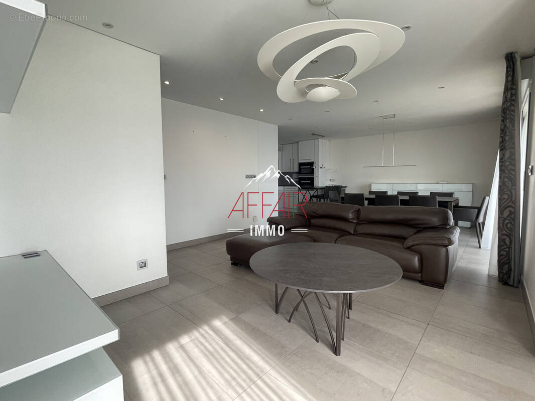Appartement à COLLONGES-SOUS-SALEVE
