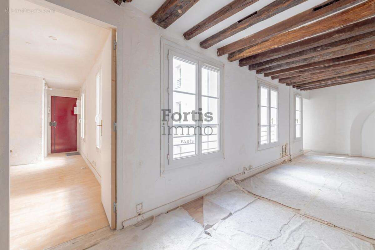 Appartement à PARIS-3E