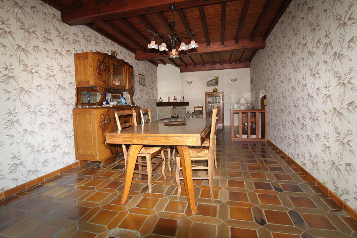 Maison de village et ses dépendances. - photo 7