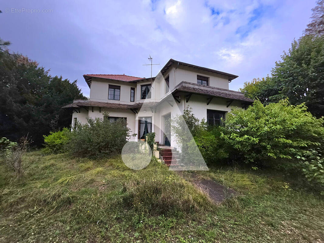 Maison à SAINT-MAUR-DES-FOSSES