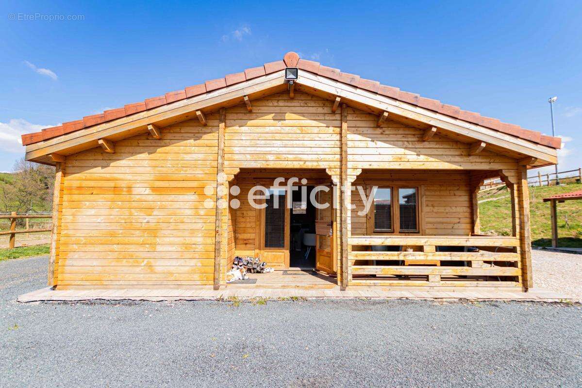 Commerce à SAINT-JEAN-DE-BOURNAY