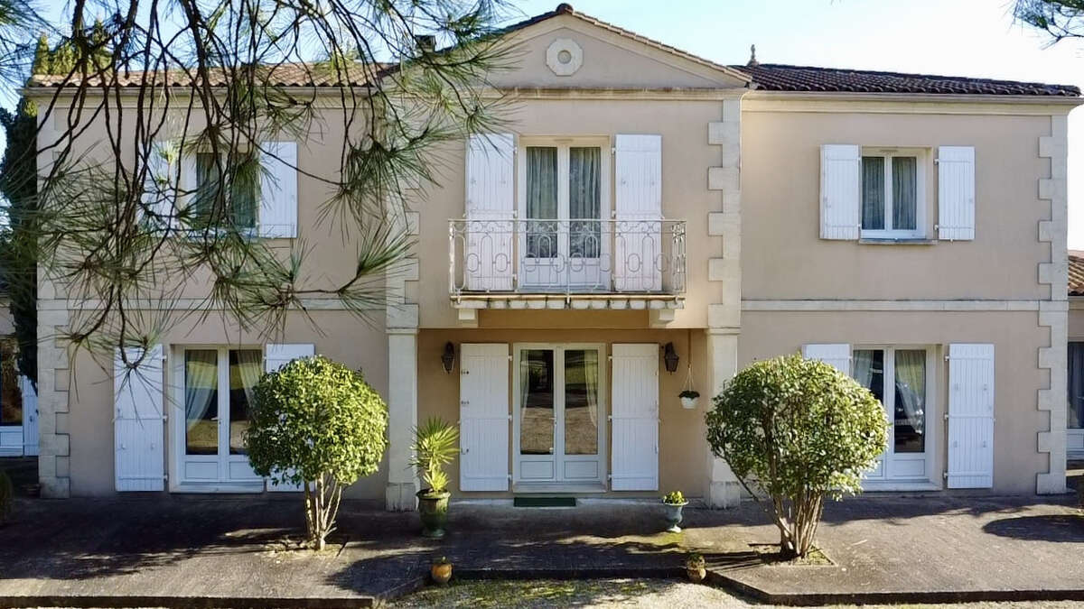 Maison à BARBEZIEUX-SAINT-HILAIRE