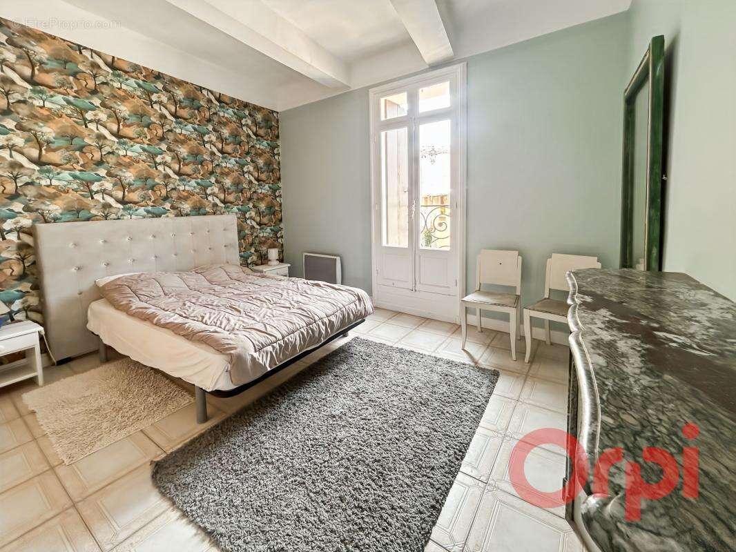 À Vendre : Authentique maison de ville avec patio, cour privative et stationnement - photo 7