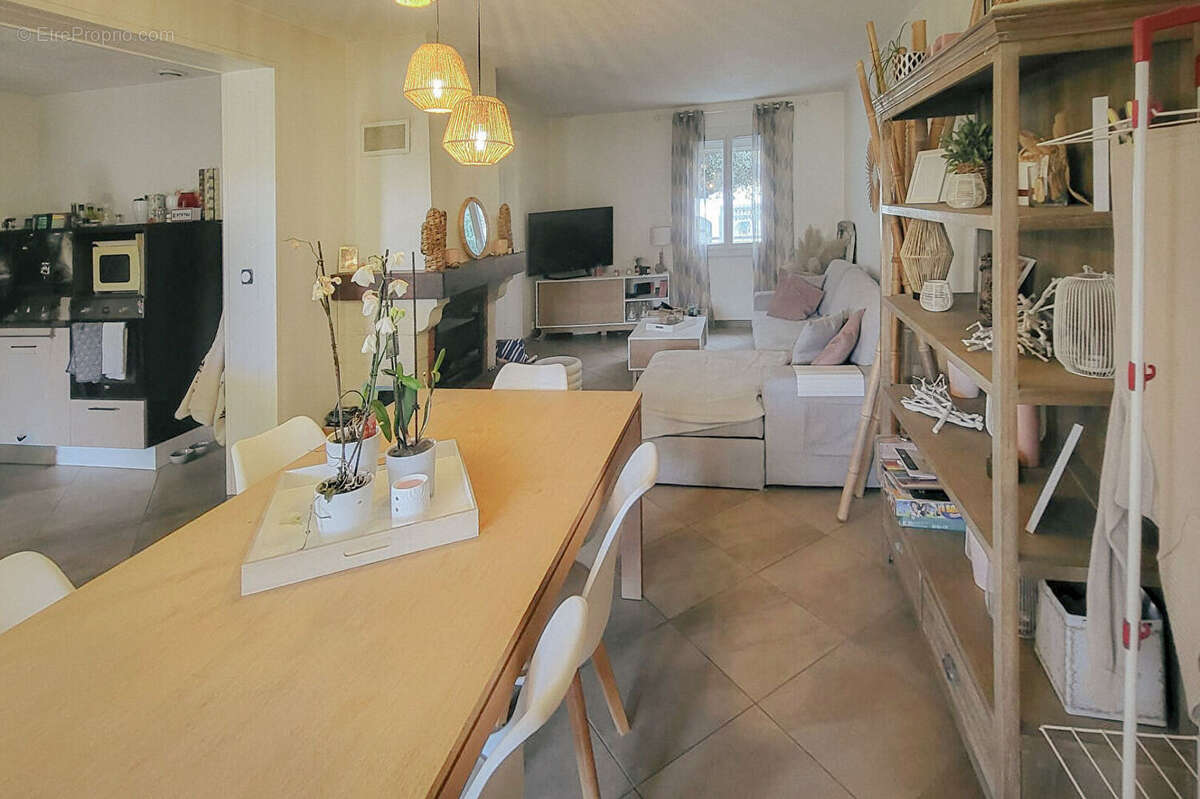 CARCASSONNE - PALAJA Villa T4 166m² (90m² hab.)  avec jardin, piscine, sous-sol, et garage - photo 11