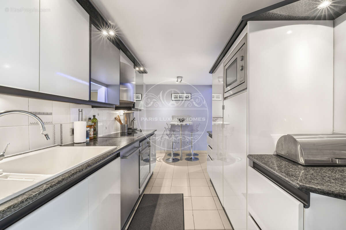 Appartement à PARIS-8E