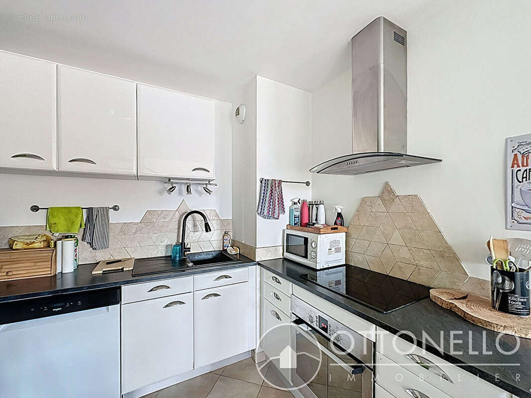 Appartement à ROQUEBRUNE-SUR-ARGENS