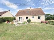 Photo 1 - Maison à AILLIERES-BEAUVOIR