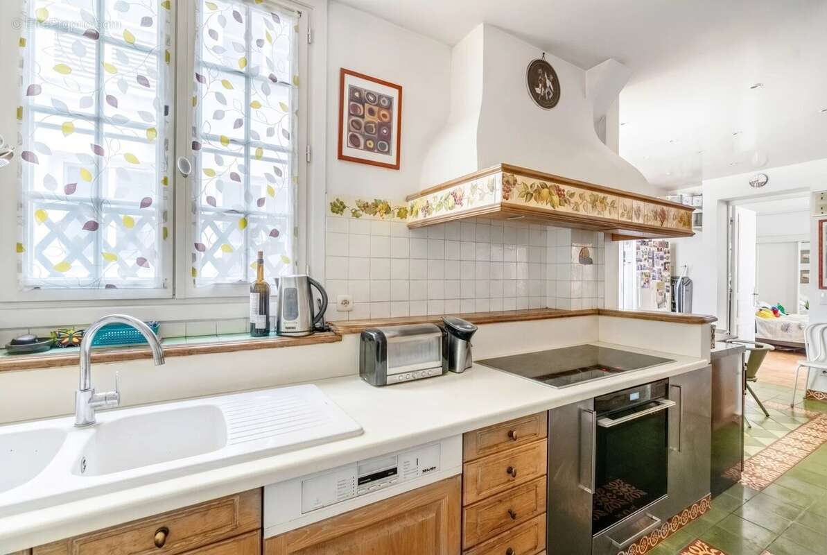Appartement à PARIS-16E