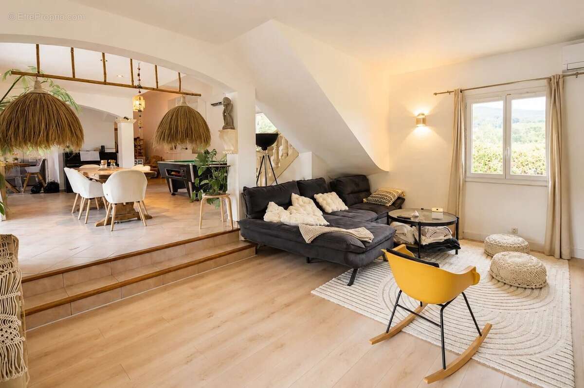 Exclusivité – Maison T7 de 217 m² avec double garage sur 1 794 m² à Combaillaux, à 5 minutes de Saint-Gély-du-Fesc - photo 10