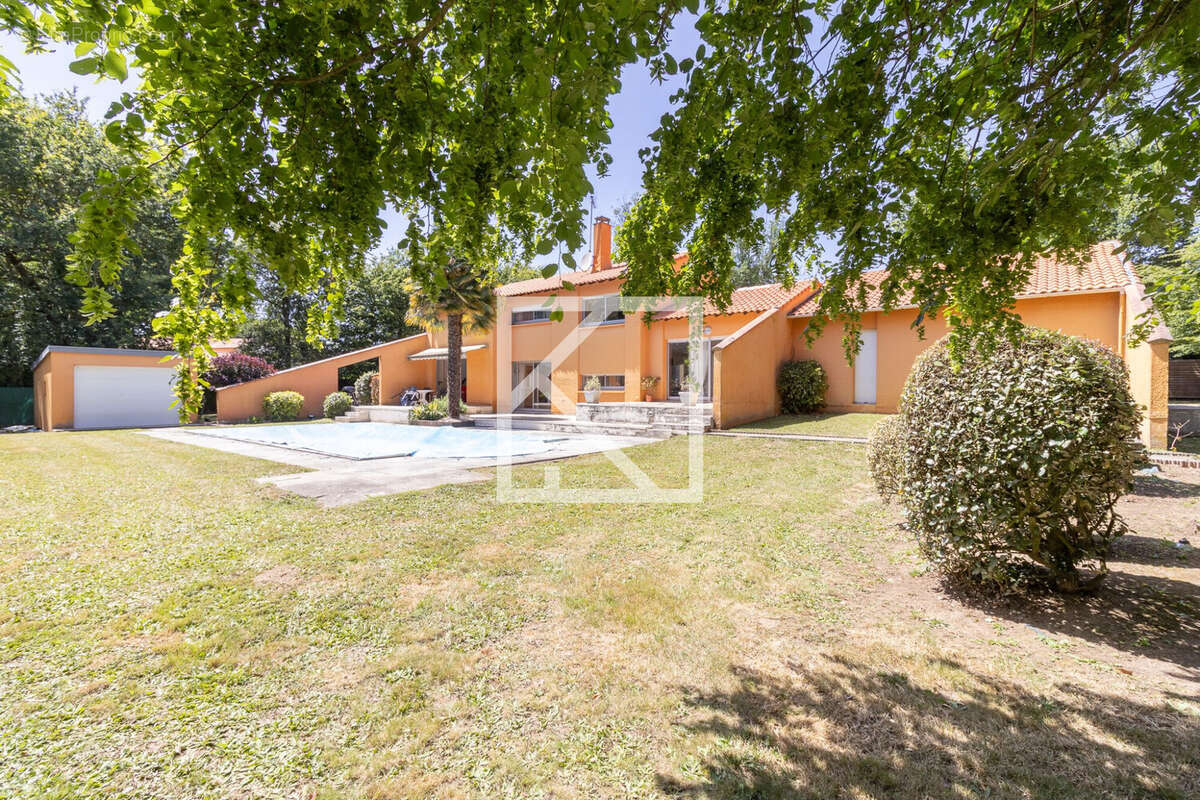 Maison 272 m² à Cholet  - photo 8