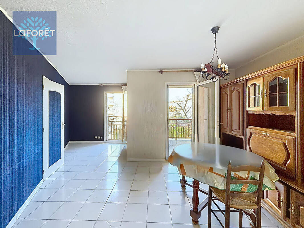 Appartement à SAINT-GENIS-LAVAL
