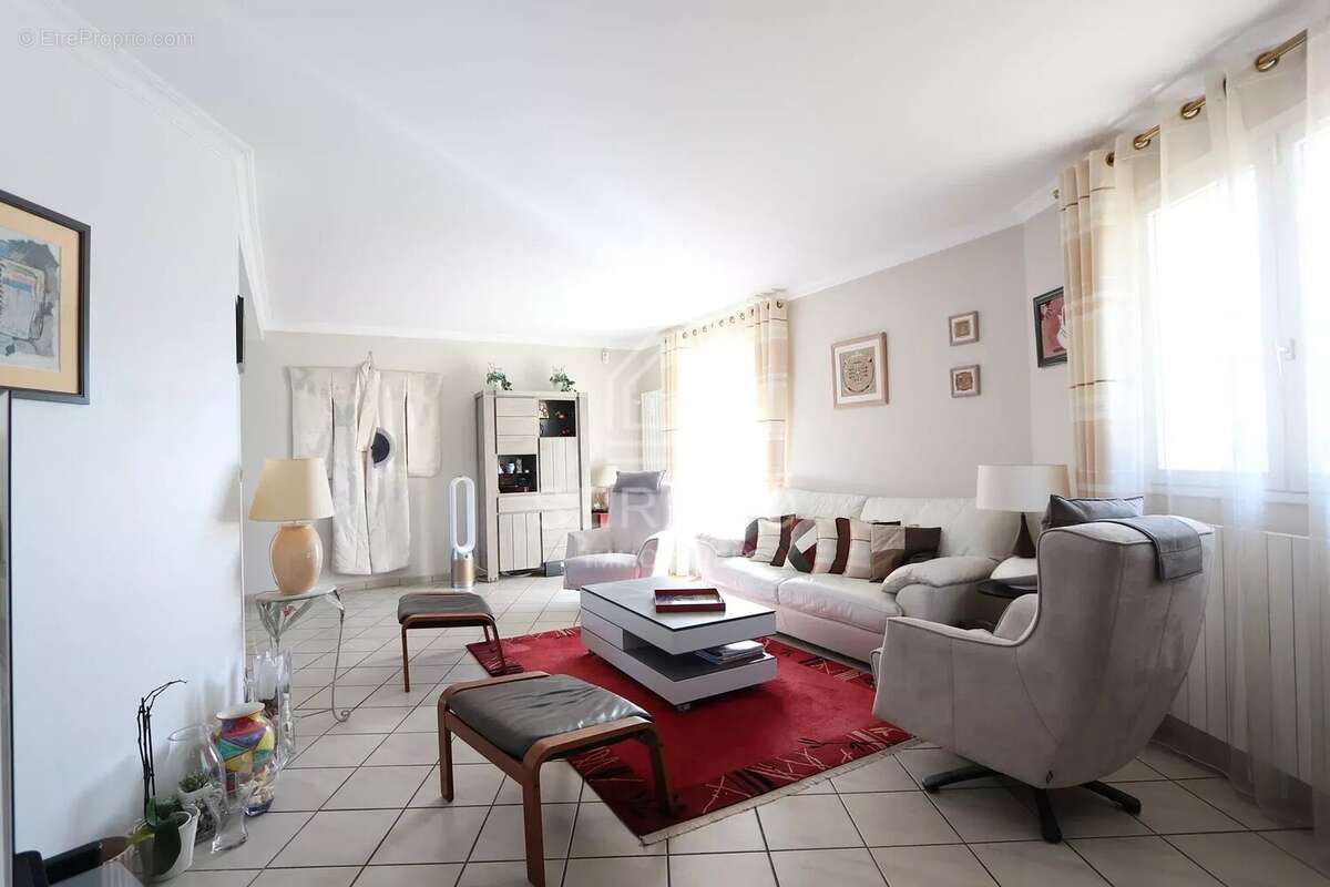 Maison à CHAMPS-SUR-MARNE