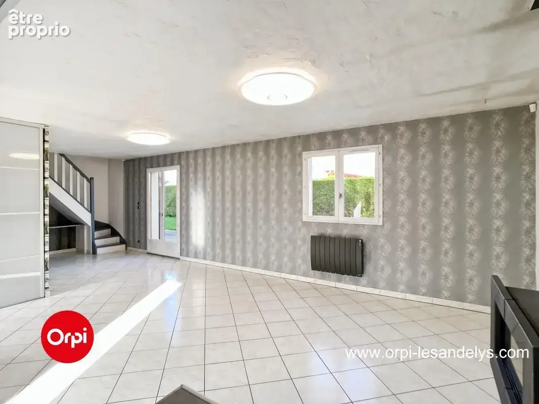 Maison traditionnelle 3 chambres avec jardin et dépendances - photo 2