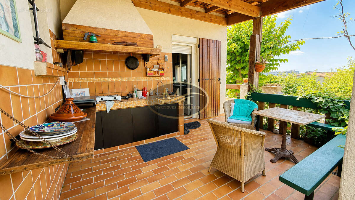 Maison familiale T5   134,5 m2   Dépendance / Studio - Martigues - photo 3