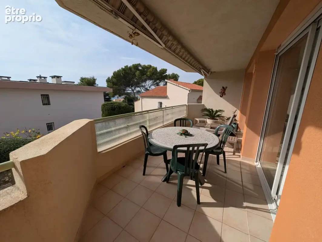 Rare à la vente   Appartement 102 m2 à 200 m de la mer, quartier des Lônes - photo 2