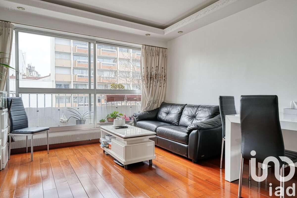 Photo 3 - Appartement à COURBEVOIE