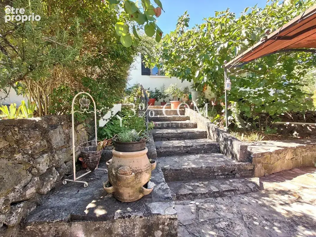 LE THORONET (83340) -- Villa piscine autonome en énergie sur - photo 17