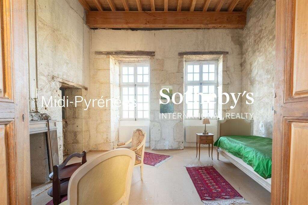 Maison à LARROQUE-ENGALIN