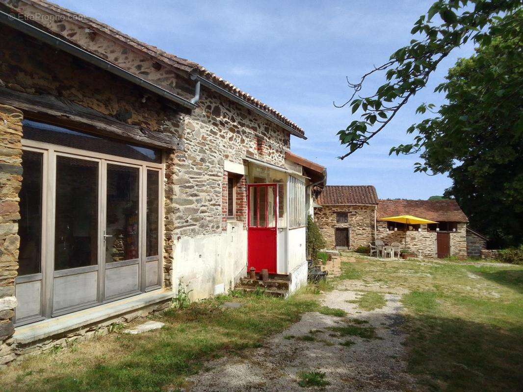 Corps de ferme de 228 m2 - photo 2