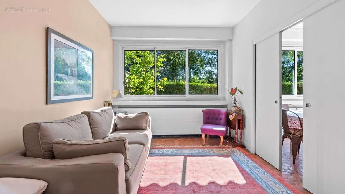 Appartement à MARNES-LA-COQUETTE